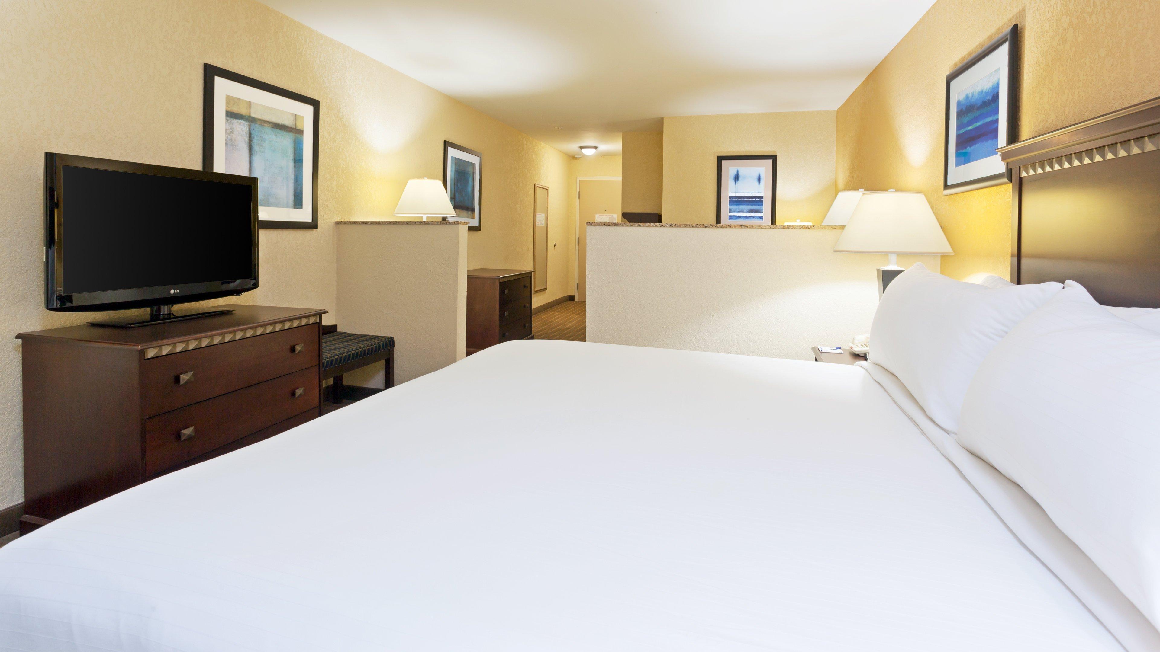 Express And West By Ihg Hotel
