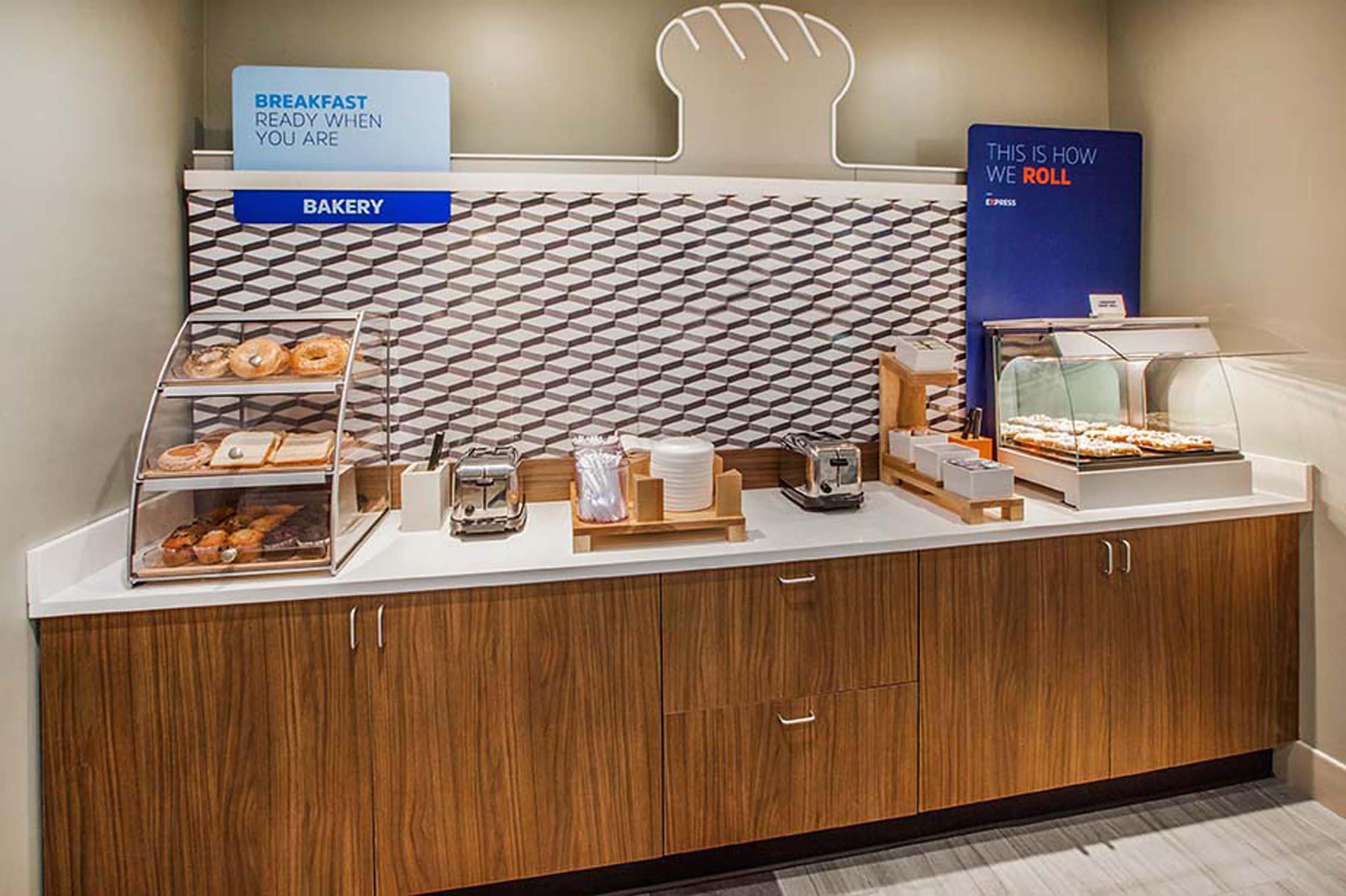 Hotel Express And West By Ihg 3*