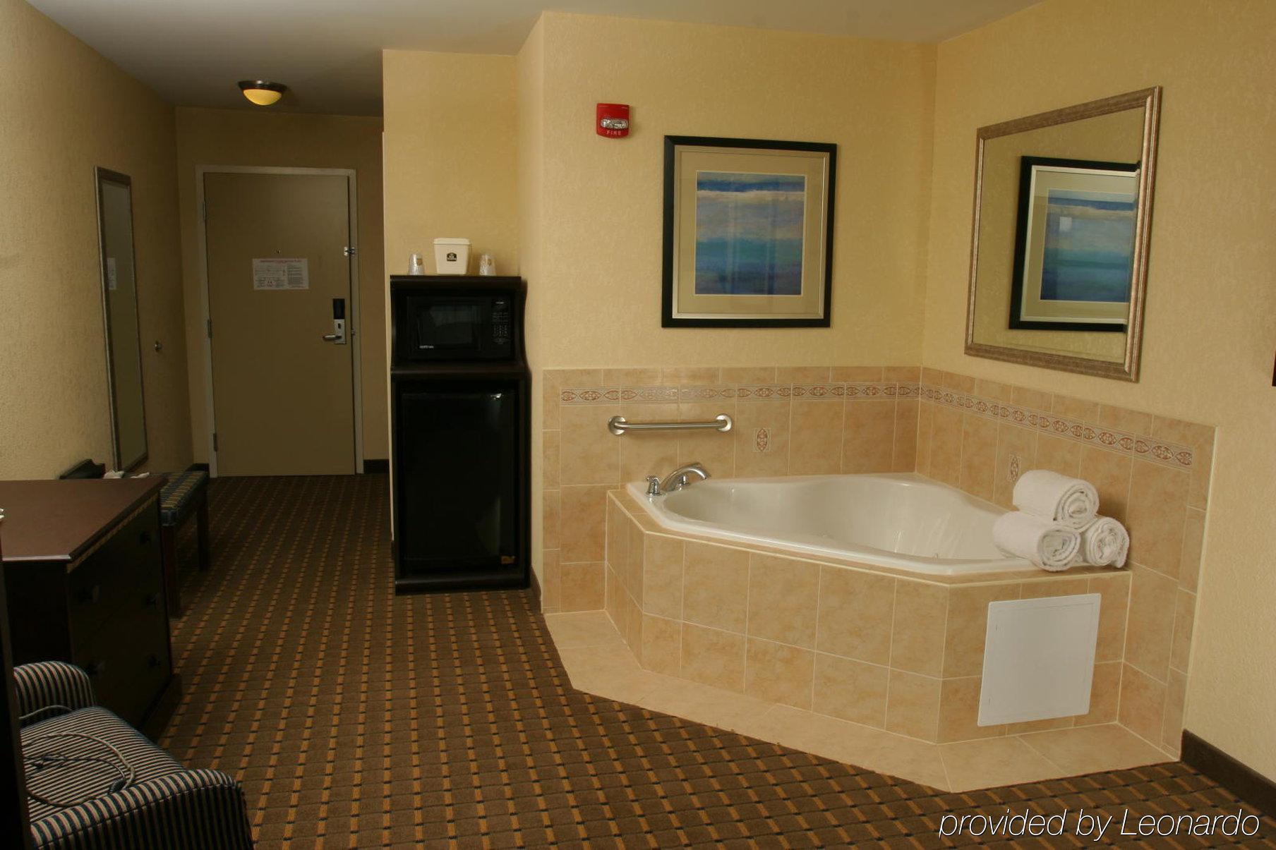 Express And West By Ihg Hotel Allentown