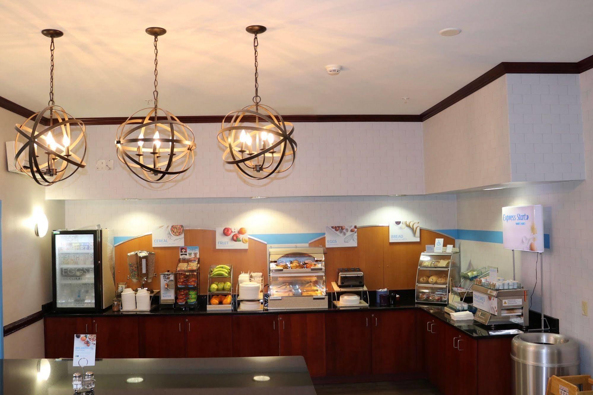 Hotel Express And West By Ihg