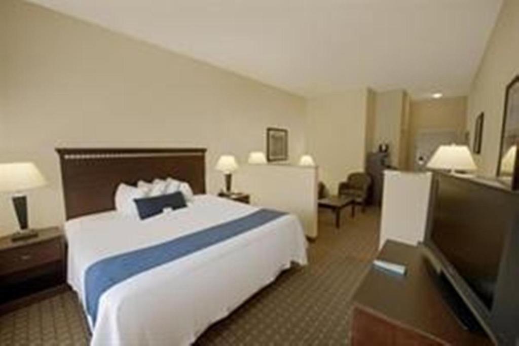 Holiday Express And West By Ihg