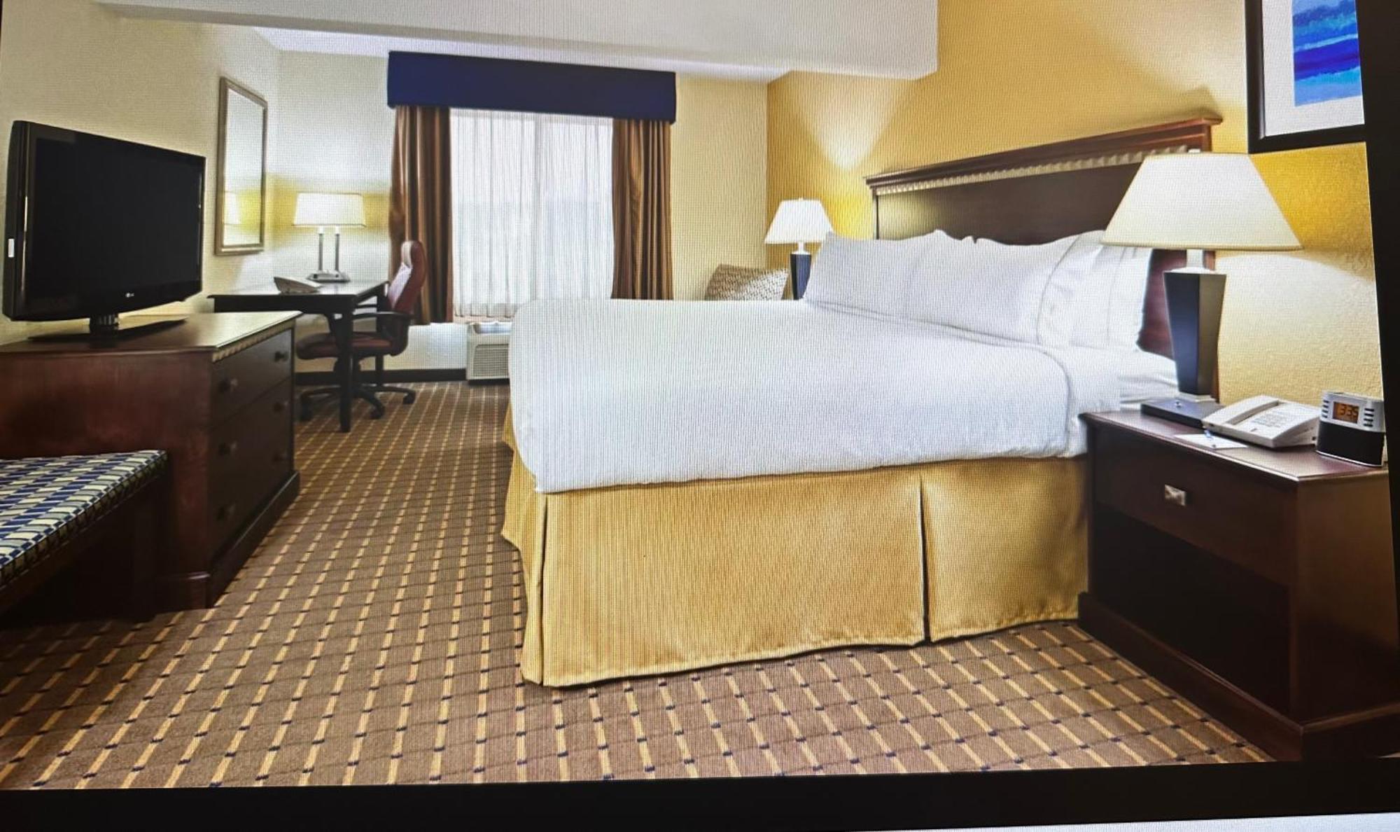Express And West By Ihg Hotel 3*