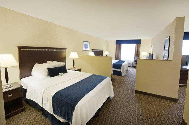 Express And West By Ihg Hotel